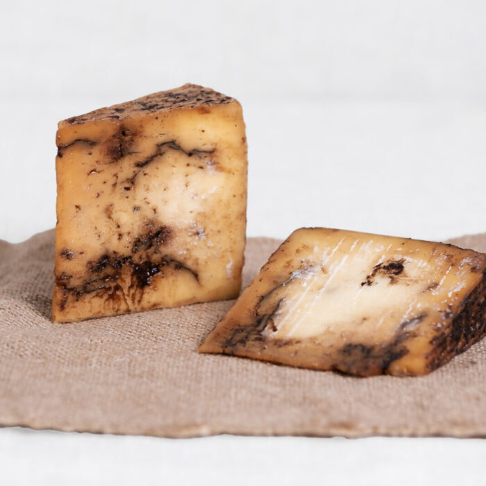 Queso Ajo Negro