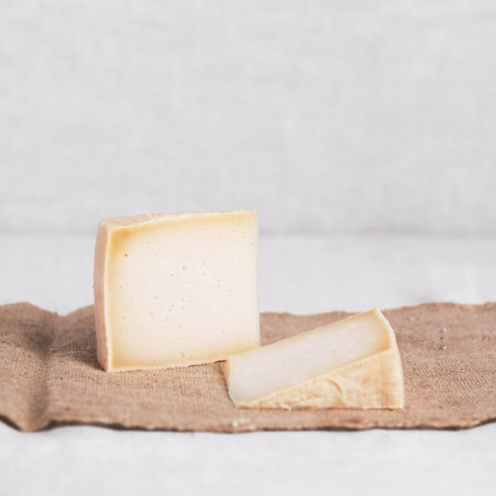 Queso Curado Etiqueta Negra
